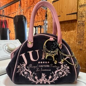 VINTAGE, ALMOST BRAND NEW JUICY COUTURE EMBROIDERED BLING HAND BAG
